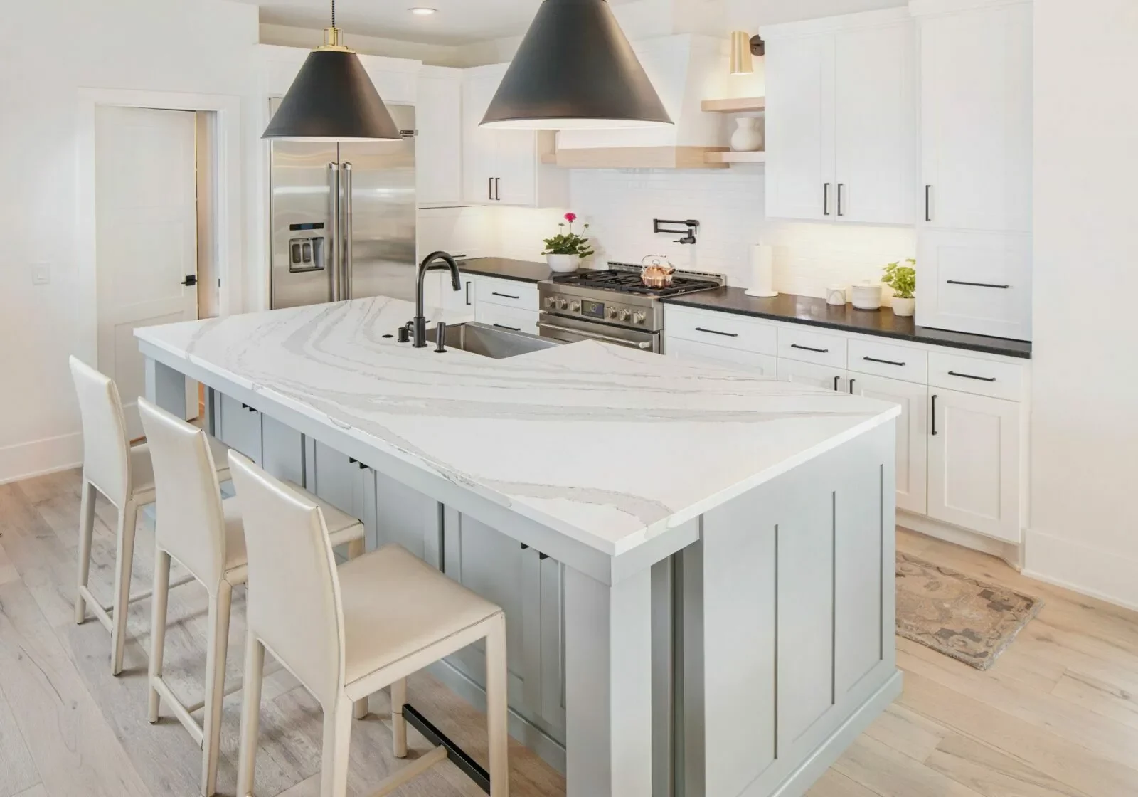 imgi_5_BrittaniccaMatte_K_Edina-Island_002_19-landscape